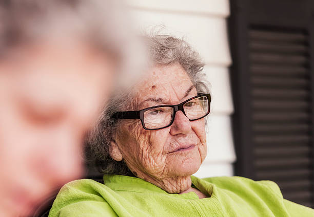 Деменция пожилого возраста: симптомы, причины, способы лечения