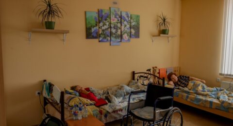 Как бороться с пролежнями у пожилых лежачих больных