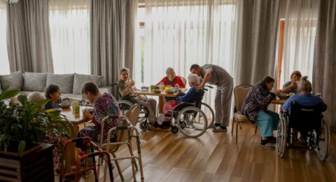 Уход за инвалидами на коляске